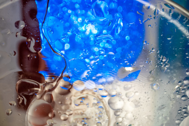 抽象的背景。白色，灰色，红色，许多圆圈图片下载