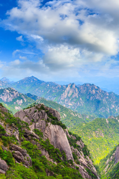 美丽的黄山自然景观，在中国。图片下载