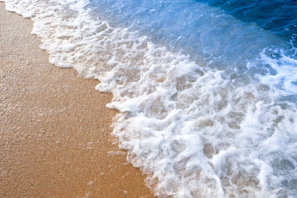 浪海和水海蓝色惊人的岛屿在世界上。柔和的焦点图片下载