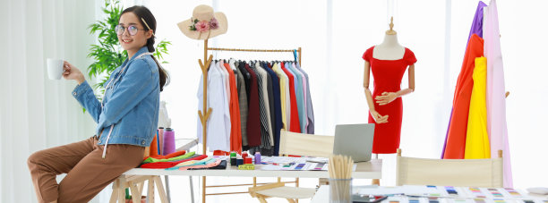 亚洲时装设计师工作室全景照片。图片下载