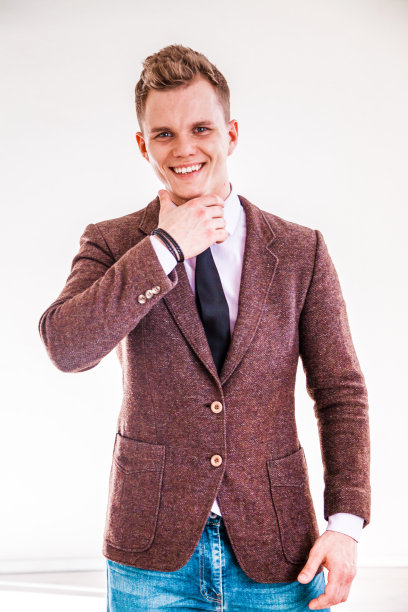 一个英俊的年轻商人的肖像生意图片下载