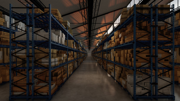 仓库里有盒子的货架之间的通道图片下载