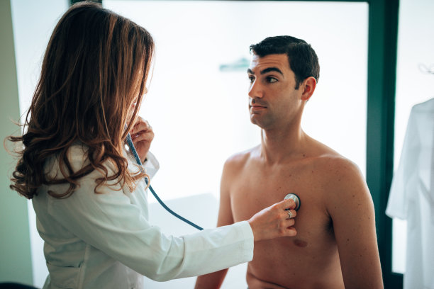 在医院治疗肺炎图片下载