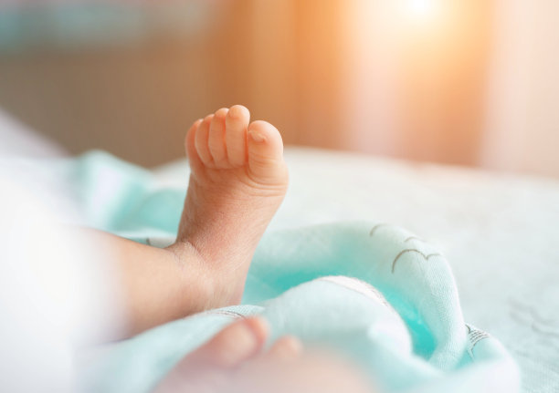 可爱的亚洲婴儿新生儿特写图片下载