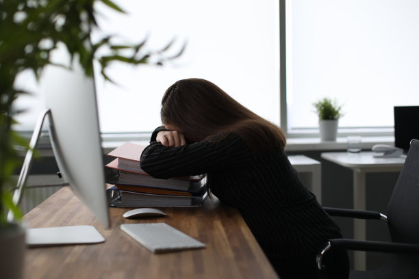 工作中心烦意乱的职员图片下载