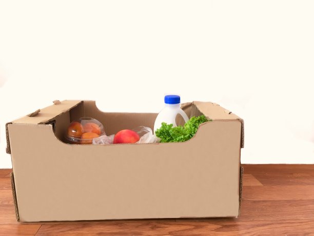 在纸板箱中为网上购物送货图片下载