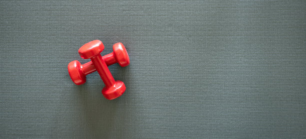 一套健身塑身器材图片下载