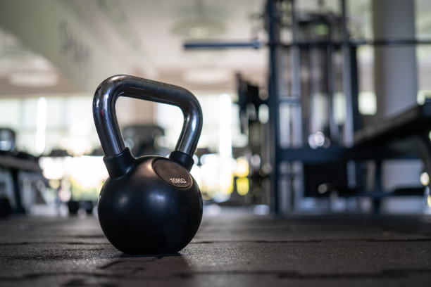 一套健身塑身器材图片下载