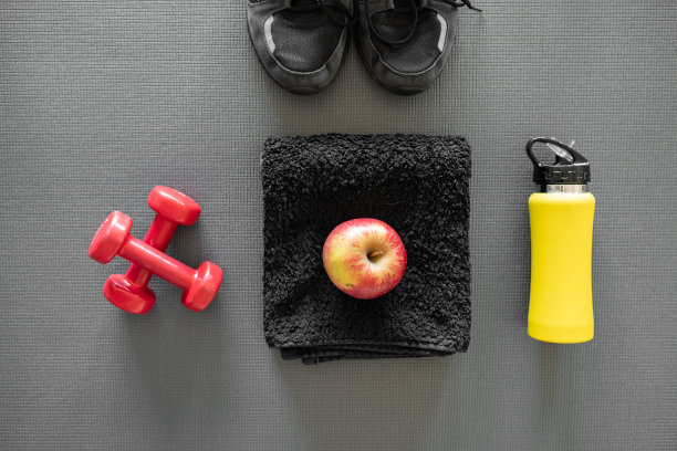 一套健身塑身器材图片下载