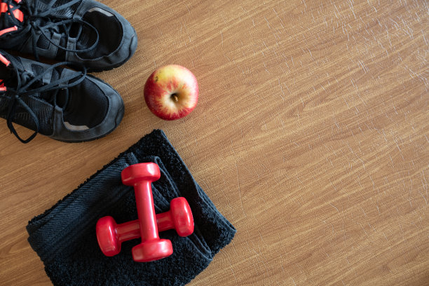 一套健身塑身器材图片下载