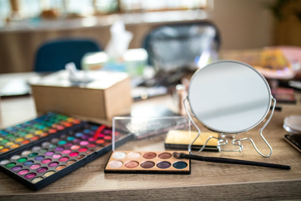 高以上观点的专业化妆品为化妆图片下载