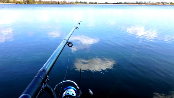 长钓竿的特写镜头图片下载