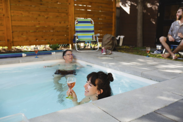 院子里聚会图片下载