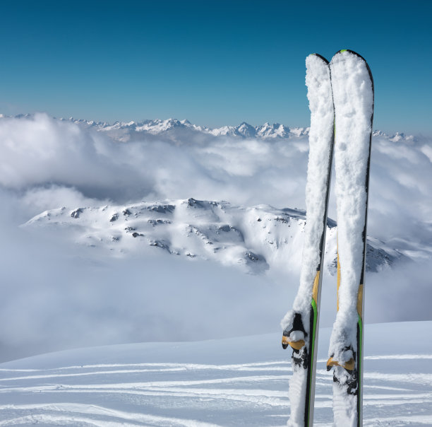 滑雪的完美日子图片下载