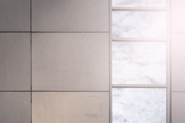 带有垂直长窗的建筑墙体。的背景图片。图片下载