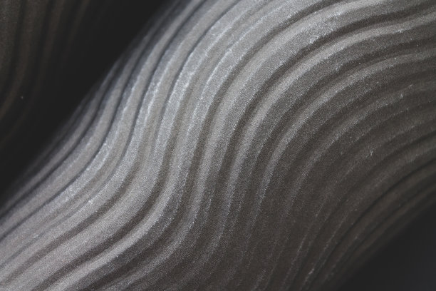 黑色单色抽象背景与体积对角螺旋线纹理。时尚的背景为您的设计工作，卡片，壁纸图片下载