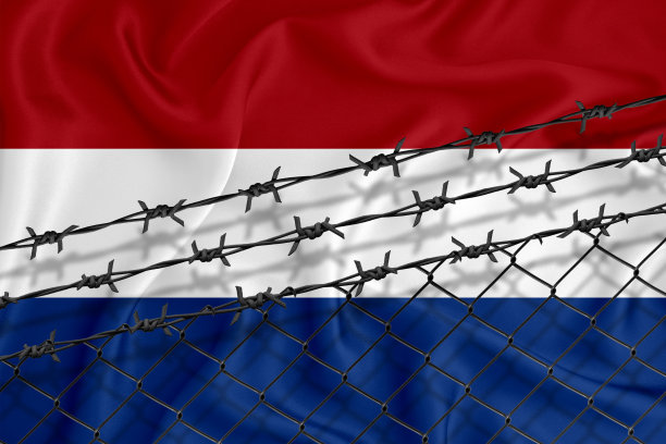 发展荷兰旗，铁丝网，铁丝网。移民孤立的概念。为你的文本。图片下载