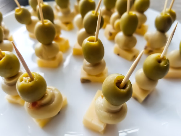 开胃菜配乳酪和橄榄图片下载