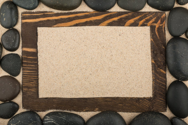 木架和沙子上的石头。副本的空间。图片下载