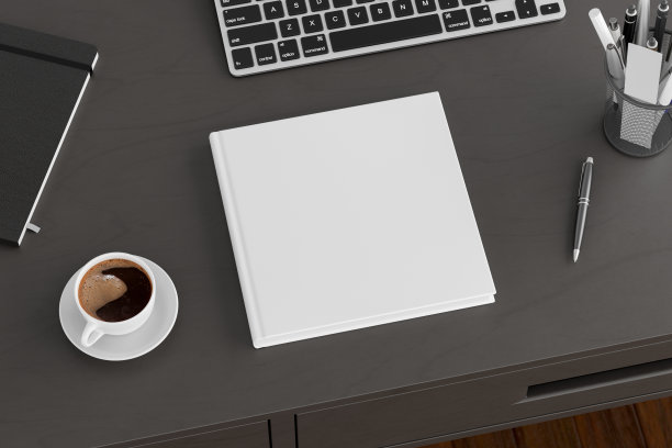 书封面模拟。工作空间在木桌和一杯咖啡图片下载