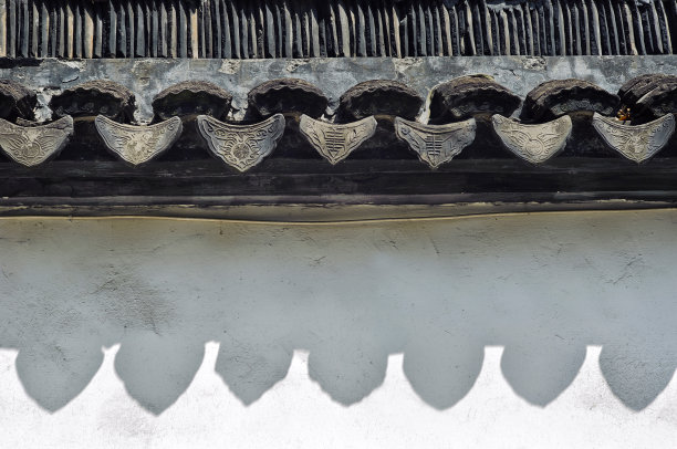 中国江苏省苏州老城区的中国传统屋顶瓦片图片下载