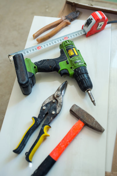 白色背景上的施工工具图片下载