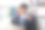 年轻的亚洲商人穿着正装在办公室喝咖啡的肖像。图片下载