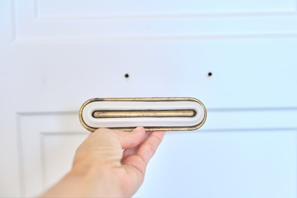 衣柜新门，安装门把手图片下载