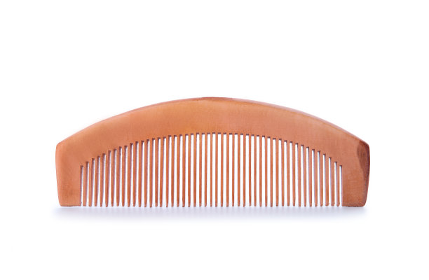木梳孤立在白色背景上。由可生物降解材料制成的发刷图片下载