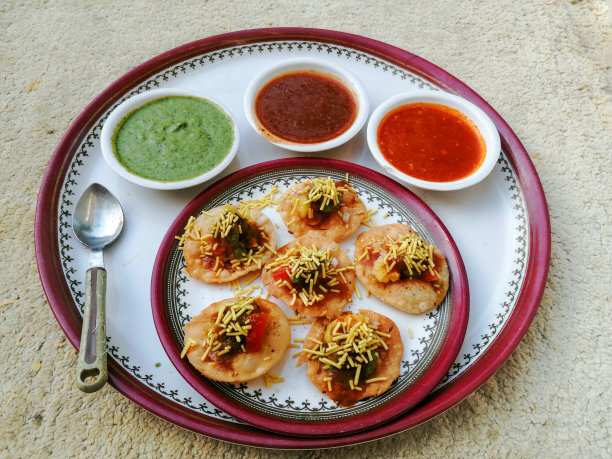 印度辛辣自制街头蛇食Sev puri装盘。图片下载