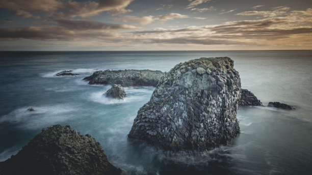 冰岛西部Snaefellsnes半岛阿纳斯塔皮悬崖附近的自然景观图片下载