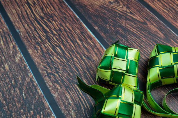 木桌上的糯米团。斋月卡里姆和开斋节穆巴拉克的概念图片下载