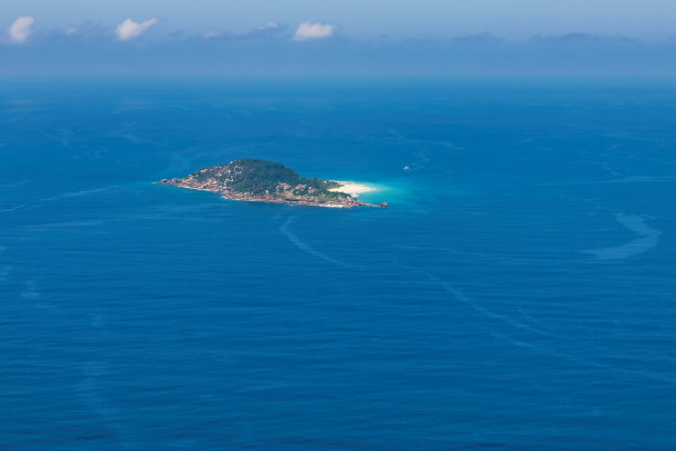 海洋中的小岛图片下载