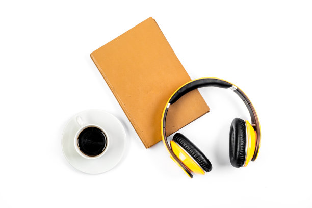 耳机和书连接-有声书概念上的白色书桌自上而下图片下载