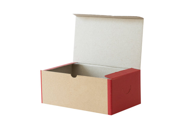 打开和空食品纸盒孤立在白色背景与剪切路径。图片下载