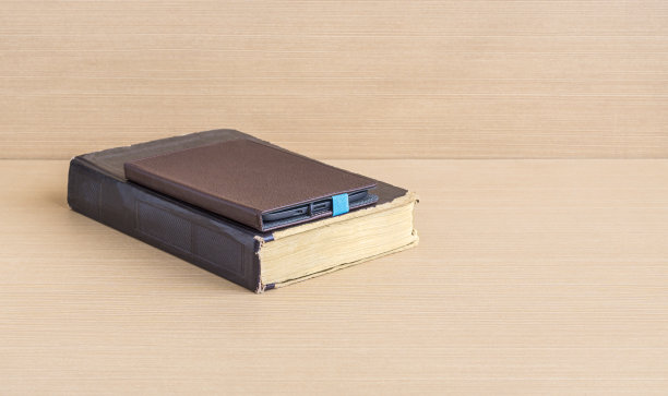 书放在桌子图片下载