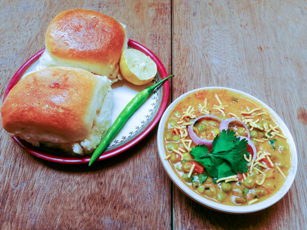 印度辛辣小吃项目Sev萨萨在一个碗。图片下载