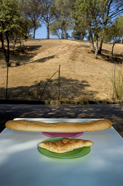 法式面包和牛角包图片下载