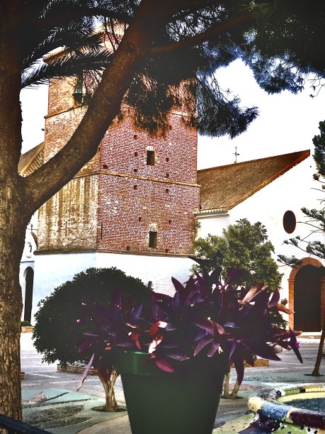 位于西班牙南部的一个小乡村教堂图片下载