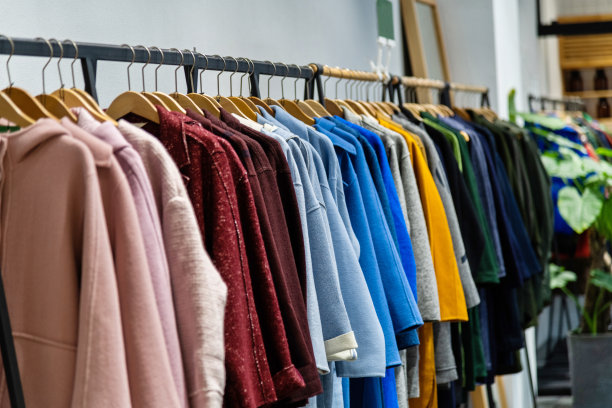 女装冬季大衣精品店图片下载