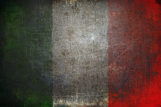 意大利国旗。画在一块脏木板上图片下载