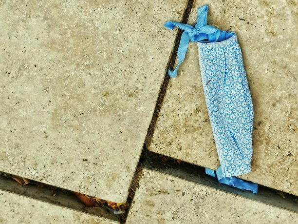 在地面使用面罩图片下载