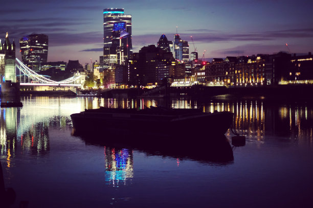 五彩缤纷的城市图片下载