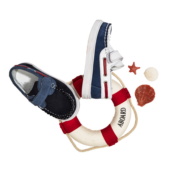 时尚的麂皮乐福鞋与救生圈图片下载