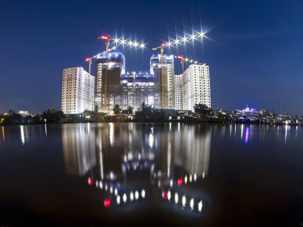 风景照片:夜间建筑工地(越南)图片下载