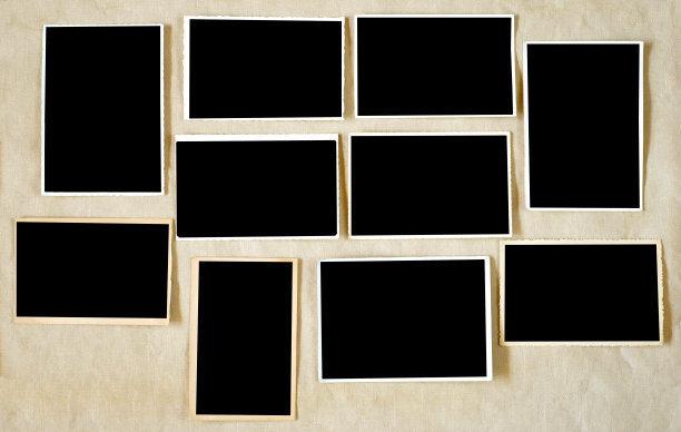 一套古董空照片，相框，平躺在皱巴巴的纸背景，自由空间的图片和文字图片下载