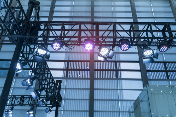 舞台上五彩缤纷的灯光图片下载