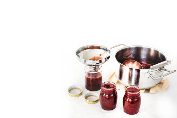 在家制作果酱。图片下载