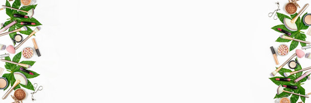 化妆品在白色背景与复制空间。平躺，俯视图。网页设计的水平横幅图片下载