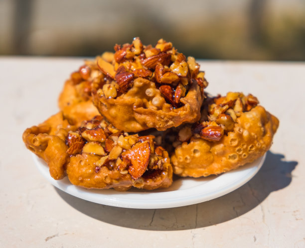 来自普格里亚地区的意大利传统食品，酥脆的蜂蜜杏仁酥图片下载
